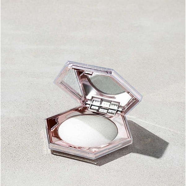 Fenty Beauty Diamond Bomb All-Over Veil How Many Carats / Хайлайтер, оттенок How Many Carats